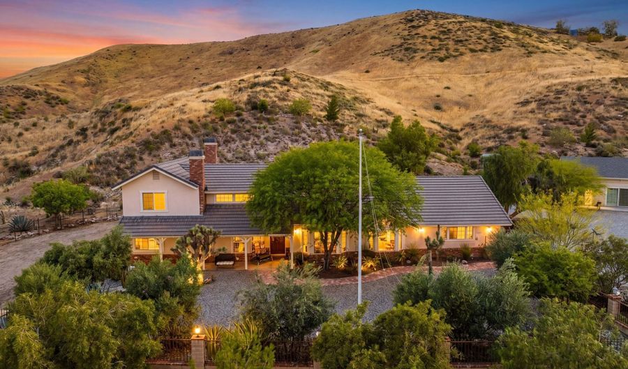 13602 Sego Rd, Agua Dulce, CA 91390 - 4 Beds, 3 Bath