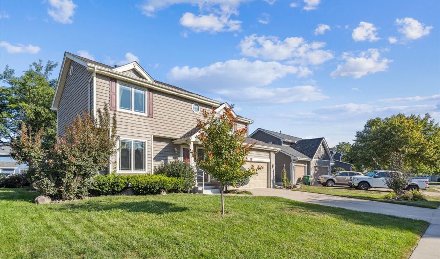 1340 Alderwood Dr, Altoona, IA 50009 - 3 Beds, 4 Bath