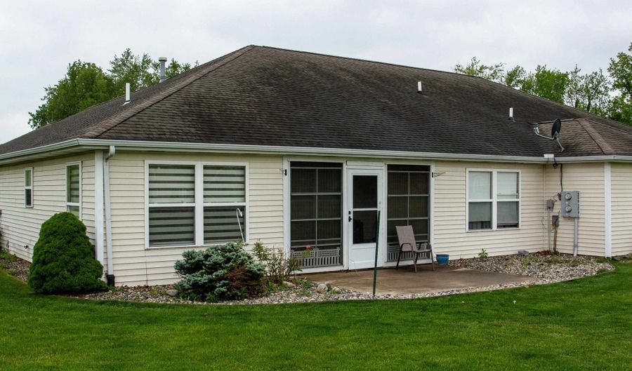 204 Coronet St, Angola, IN 46703 - 2 Beds, 2 Bath