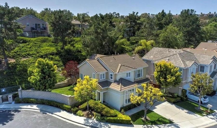 15 Parisville, Aliso Viejo, CA 92656 - 4 Beds, 3 Bath