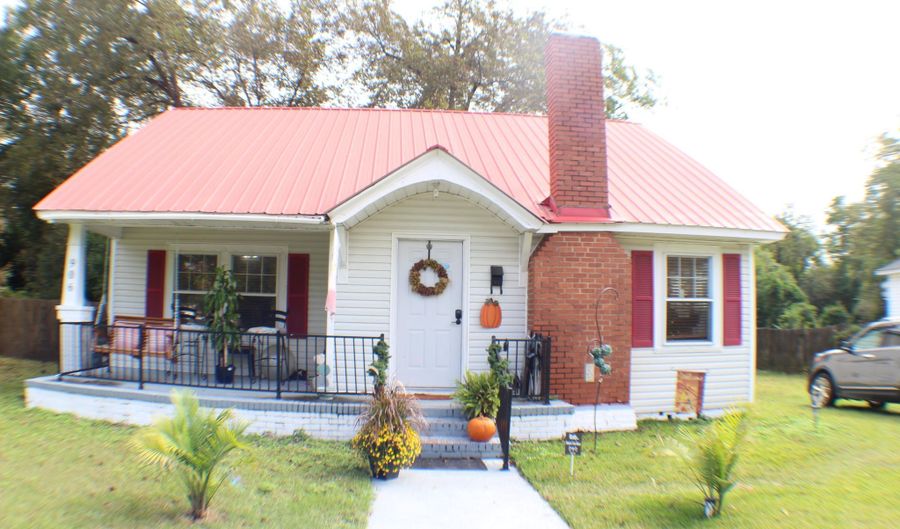 906 Fair St, Camden, SC 29020 - 2 Beds, 2 Bath