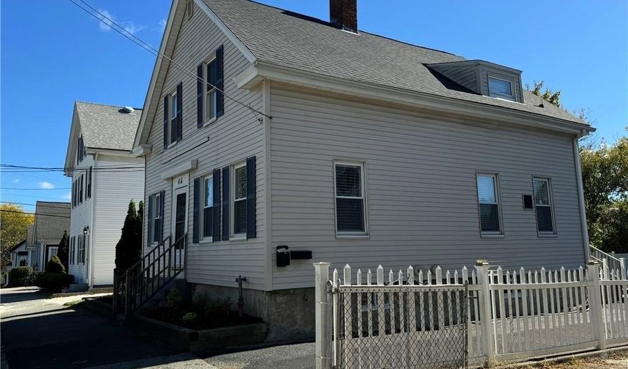 46 Mount Hope Ave, Bristol, RI 02809 - 2 Beds, 1 Bath