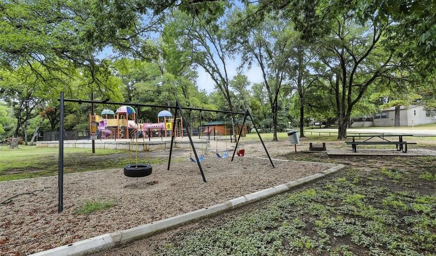88 Live Oak St, Alvarado, TX 76009 - 1 Beds, 2 Bath
