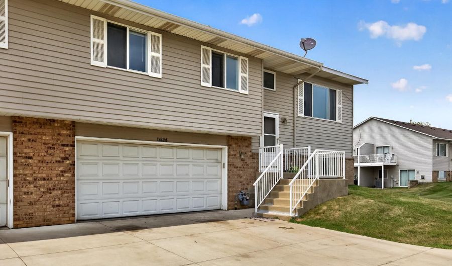 15894 Gooseberry Way, Apple Valley, MN 55124 - 3 Beds, 2 Bath