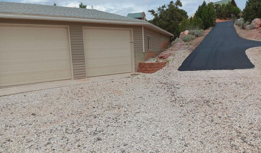 328 Hillcrest Cir, Central, UT 84722 - 5 Beds, 3 Bath