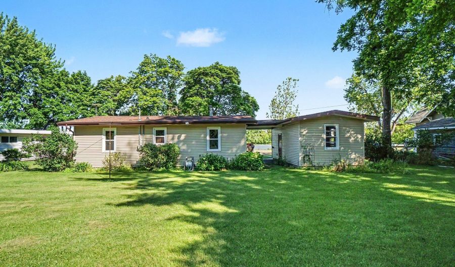 131 Riverside Dr, Alma, MI 48801 - 2 Beds, 1 Bath