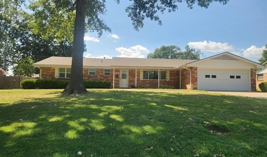 1521 Lariat Dr, Bartlesville, OK 74006 - 3 Beds, 2 Bath