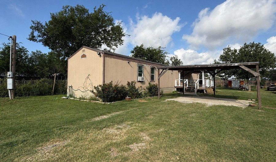 723 Kayroe Rd, Adkins, TX 78101 - 3 Beds, 2 Bath