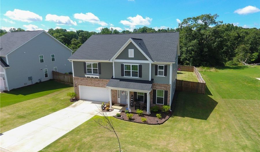 761 Oak Hill Ln, Belton, SC 29627 - 4 Beds, 4 Bath