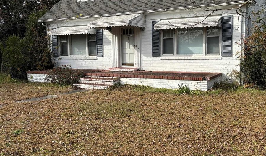 209 E Columbia Ave, Batesburg, SC 29070 - 4 Beds, 2 Bath