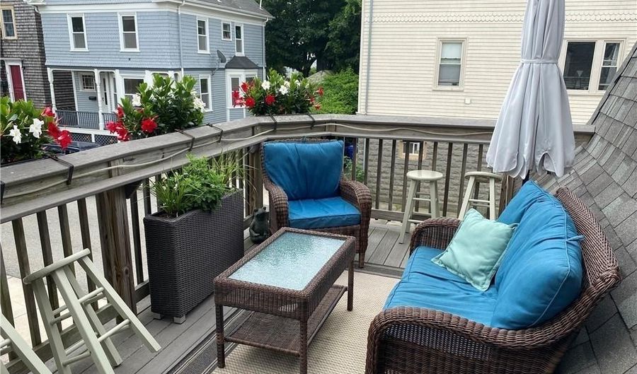4 Hammond St 5, Newport, RI 02840 - 3 Beds, 1 Bath