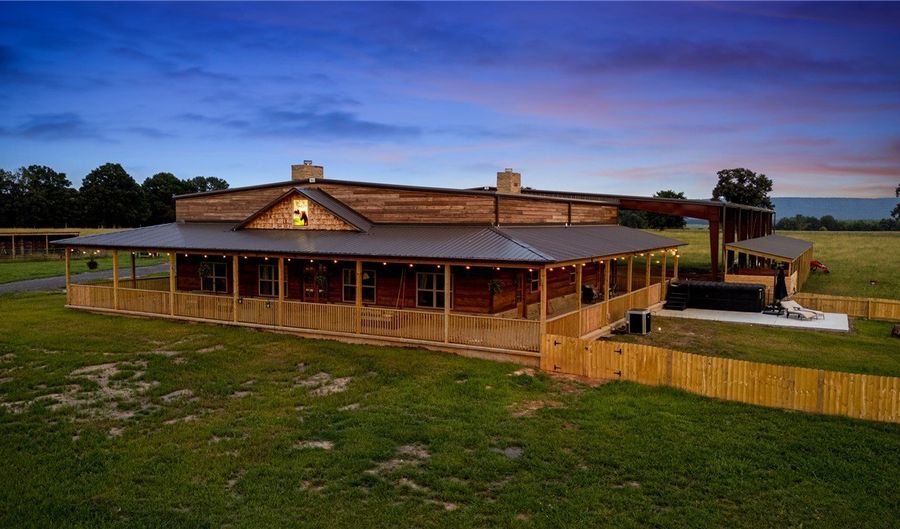1050 SE 8th St, Atkins, AR 72823 - 3 Beds, 2 Bath