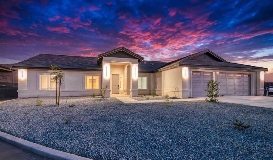 19707 Roanoke Rd, Apple Valley, CA 92307 - 4 Beds, 4 Bath