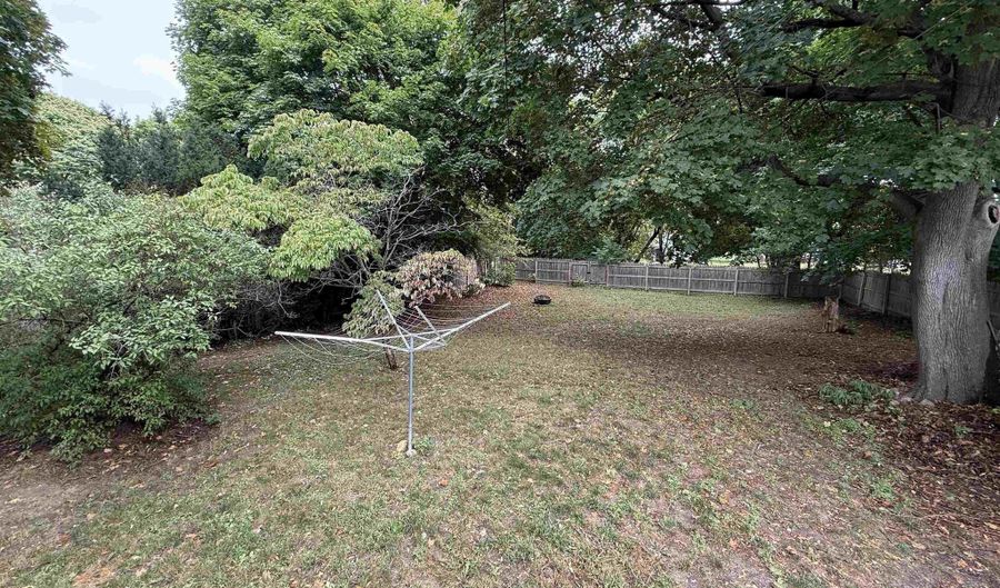 916 N River Ave, Alma, MI 48801 - 3 Beds, 2 Bath