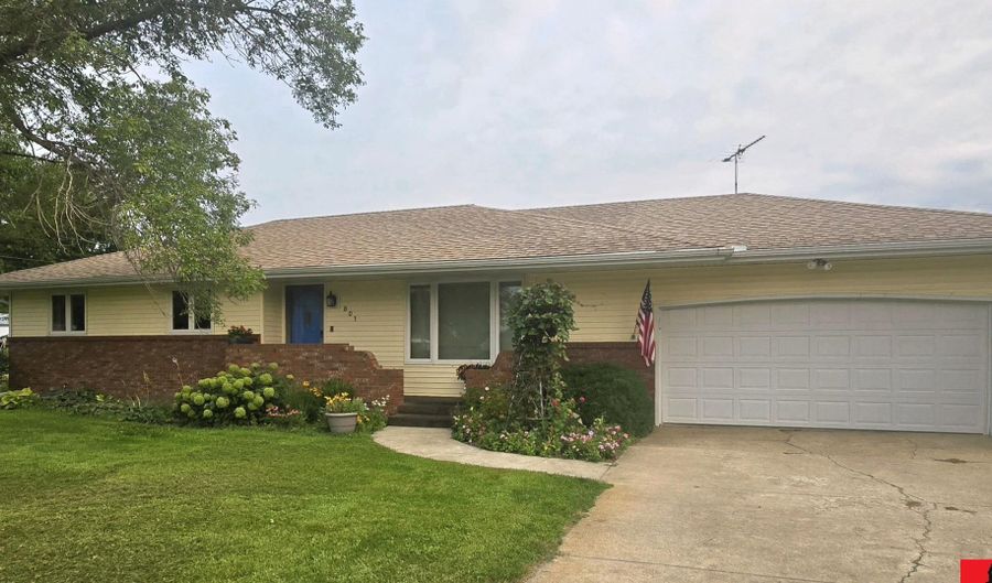 801 6th St, Beemer, NE 68716 - 3 Beds, 2 Bath