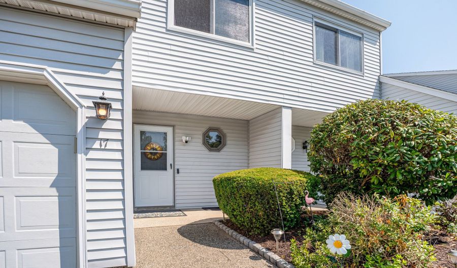 565 Clark Ave APT 17, Bristol, CT 06010 - 2 Beds, 2 Bath
