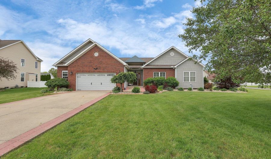 3040 Clifford Ave, Ashville, OH 43103 - 2 Beds, 3 Bath