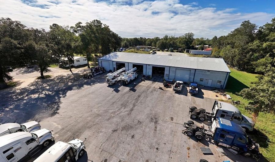 2519 Dothan Rd, Bainbridge, GA 39817 - 1 Beds, 3 Bath