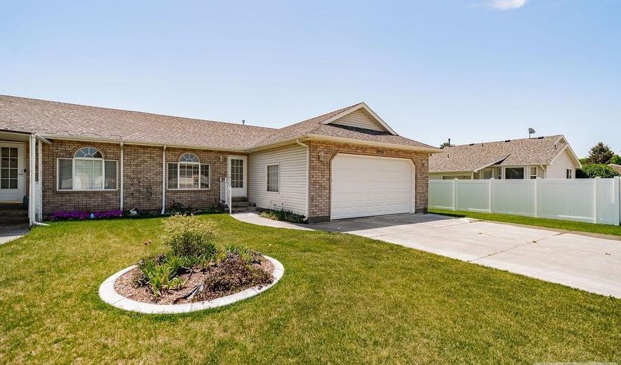 2930 Courtyard Cir, Ammon, ID 83406 - 2 Beds, 2 Bath