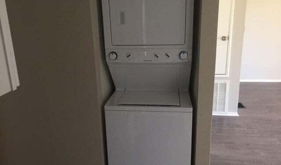 6502 S OAKMONT Dr, Chandler, AZ 85249 - 2 Beds, 2 Bath