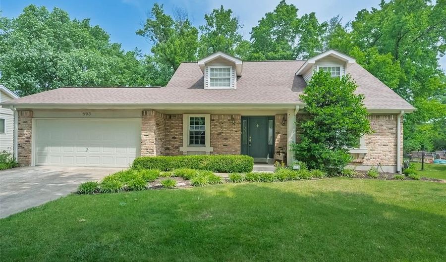 693 Woodrun Ct, Ballwin, MO 63021 - 4 Beds, 3 Bath