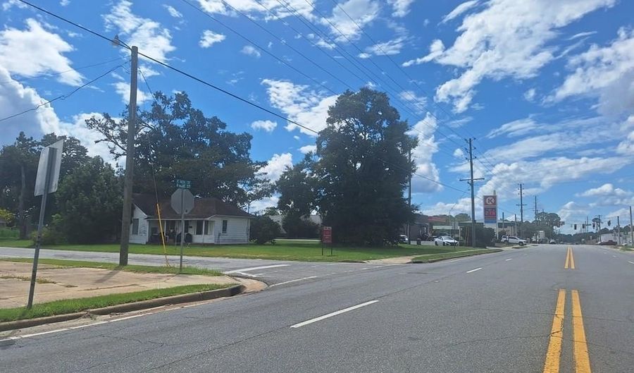 403 S Ware St, Alma, GA 31510 - 2 Beds, 2 Bath