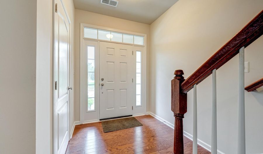 22635 NORWALK Sq, Ashburn, VA 20148 - 4 Beds, 5 Bath