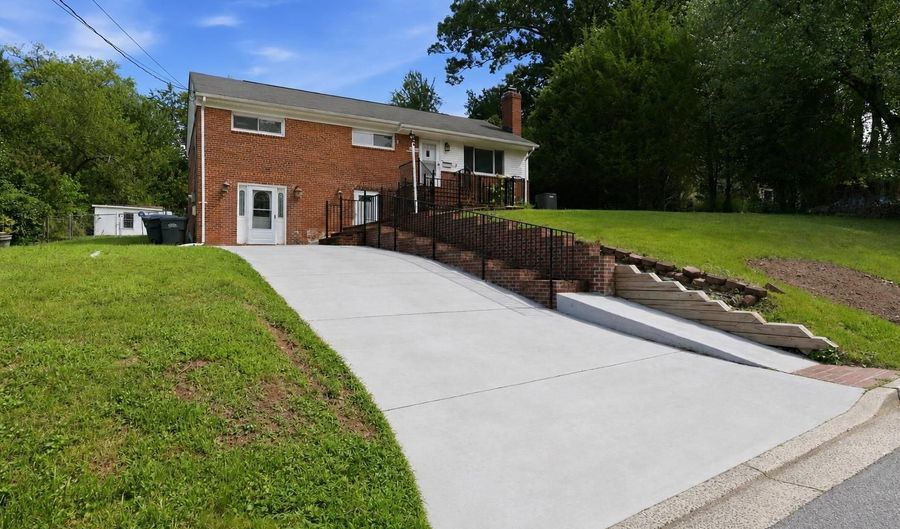 3805 OLIVER Ave, Annandale, VA 22003 - 5 Beds, 3 Bath