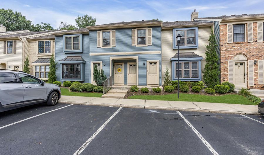 104 Dundee Ct, Aberdeen, NJ 07747 - 2 Beds, 2 Bath