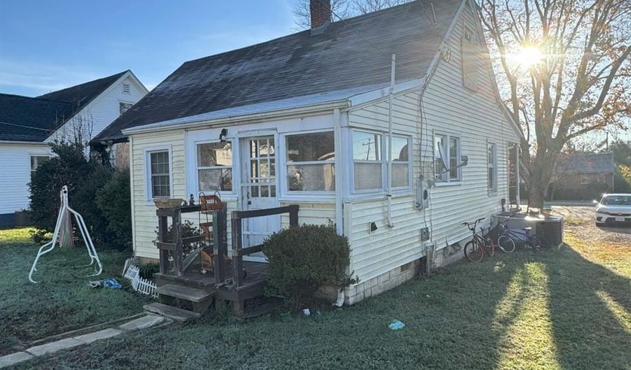 904 7TH St, Altavista, VA 24517 - 3 Beds, 1 Bath