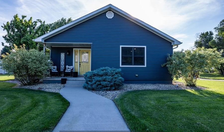 12120 S 2nd St, Ayr, NE 68925 - 4 Beds, 2 Bath