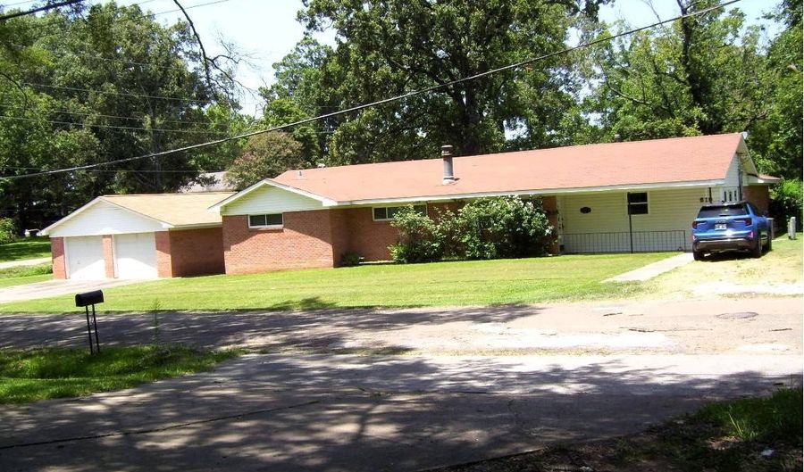 610 BURKE St, Ashdown, AR 71822 - 4 Beds, 3 Bath