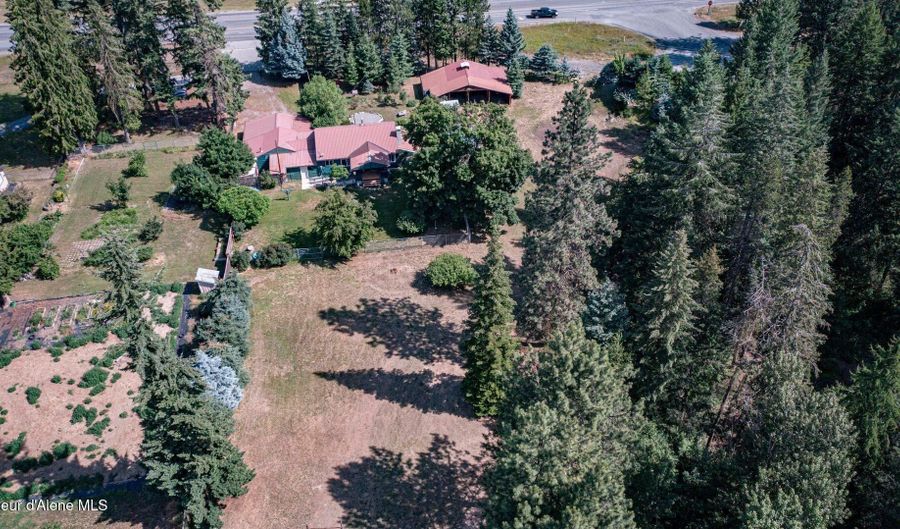66582 Hwy 2, Bonners Ferry, ID 83805 - 5 Beds, 2 Bath
