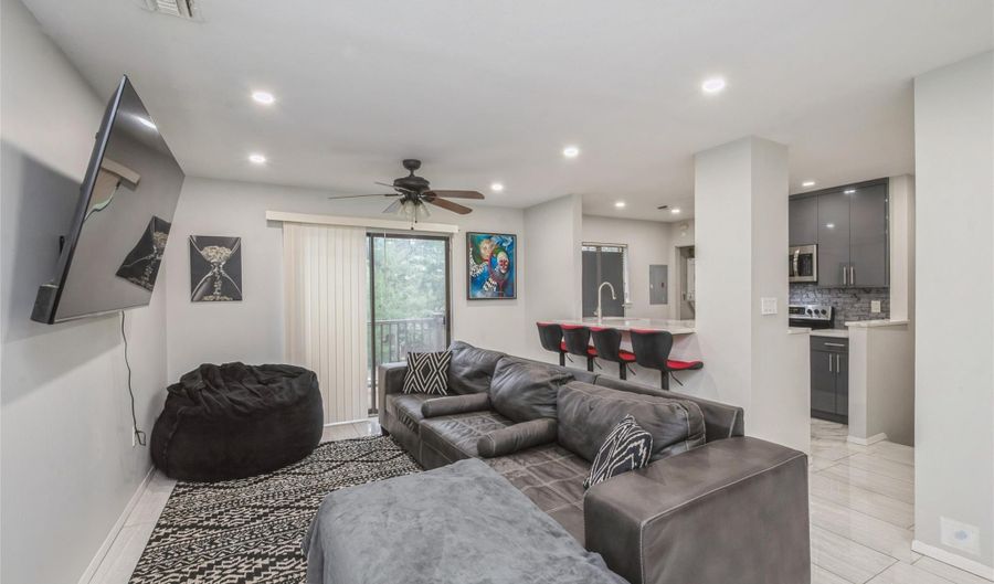 615 Broadway 68, Amityville, NY 11701 - 2 Beds, 1 Bath