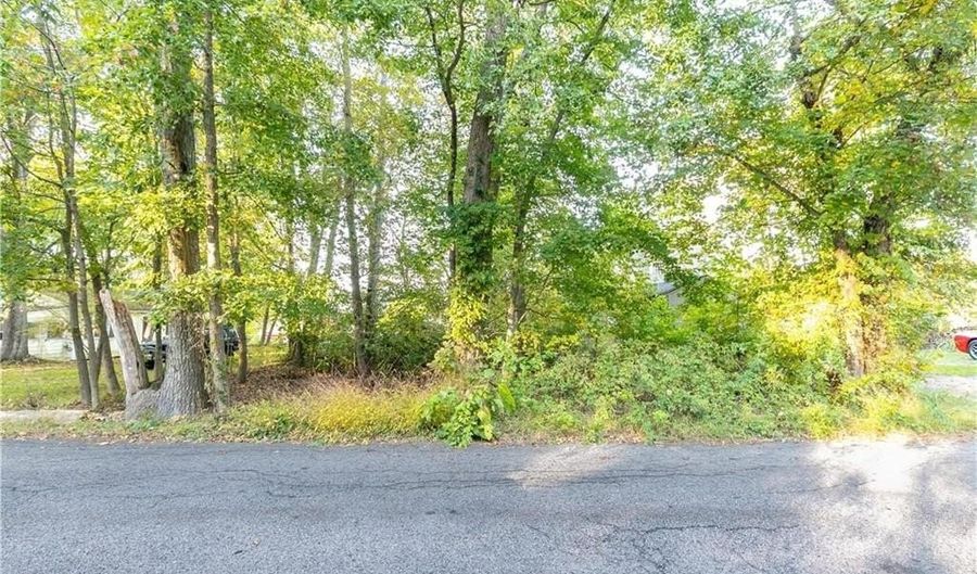281 Richardson Rd, Coventry, RI 02816 - 3 Beds, 1 Bath