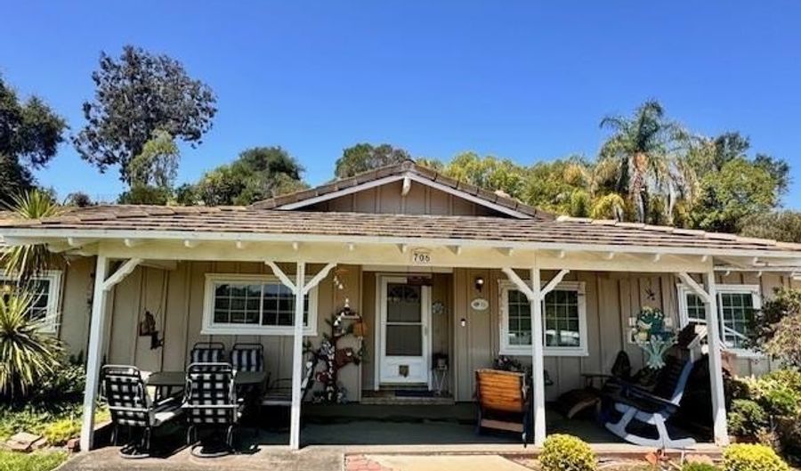 706 W Winterhaven Rd, Fallbrook, CA 92028 - 4 Beds, 3 Bath