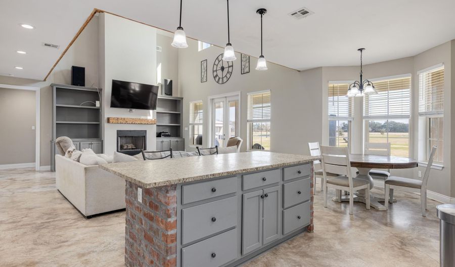 9925 La Highway 343, Abbeville, LA 70510 - 4 Beds, 5 Bath
