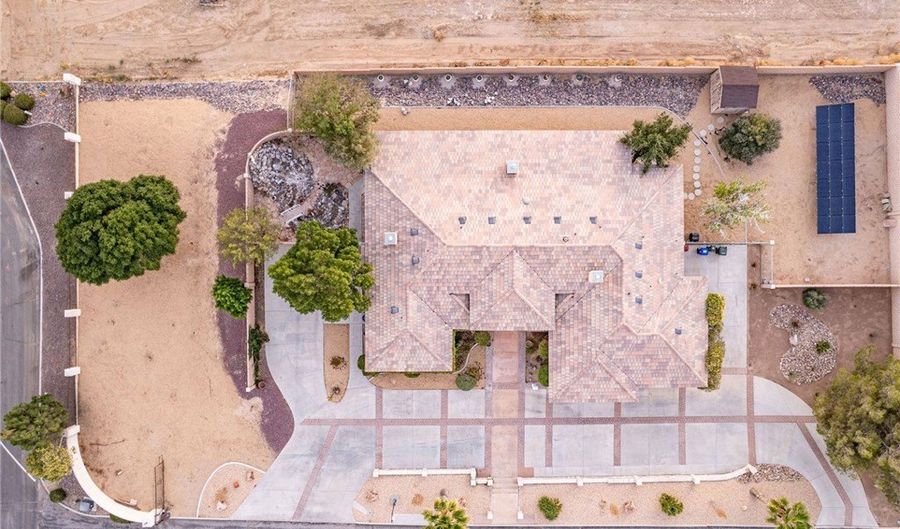 13724 Chateau Ct, Apple Valley, CA 92307 - 2 Beds, 3 Bath