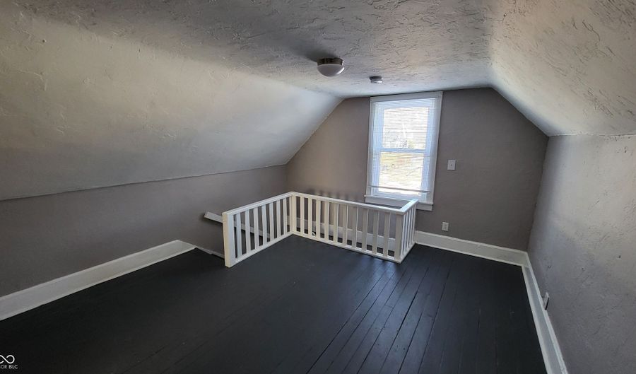 330 W 6th St, Anderson, IN 46016 - 2 Beds, 1 Bath