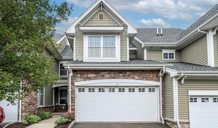 18 Lawrence Ave 18, Danbury, CT 06810 - 3 Beds, 3 Bath
