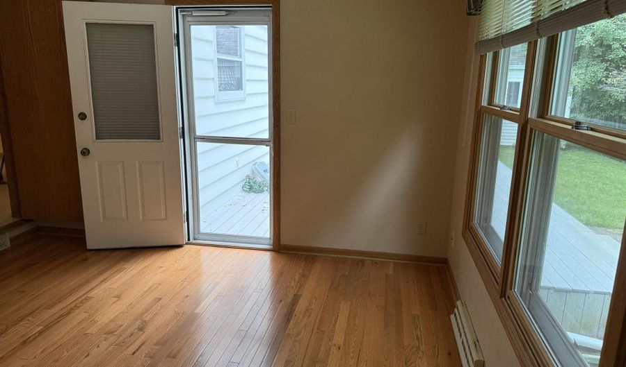 1619 S RAVINIA Pl, Appleton, WI 54915 - 3 Beds, 2 Bath