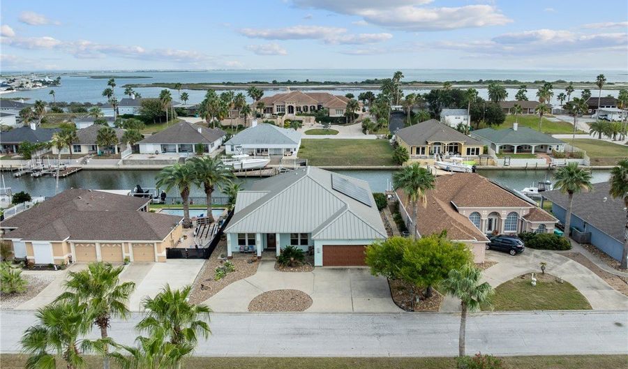 925 Pompano Dr, Aransas Pass, TX 78336 - 3 Beds, 4 Bath