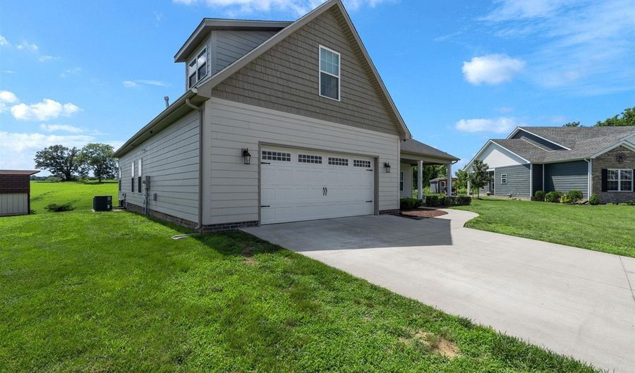 7125 Hilliard Cir, Alvaton, KY 42122 - 4 Beds, 3 Bath