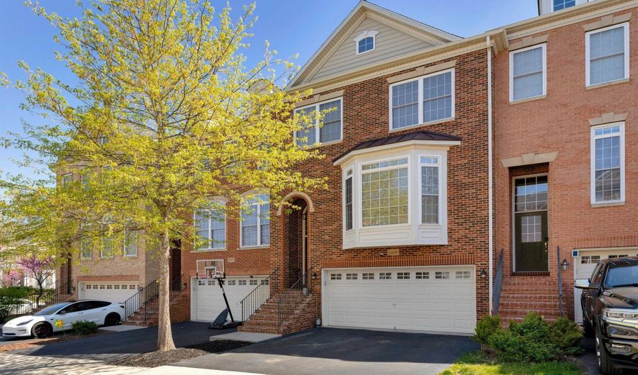 42076 BYRNES VIEW Ter, Aldie, VA 20105 - 3 Beds, 4 Bath