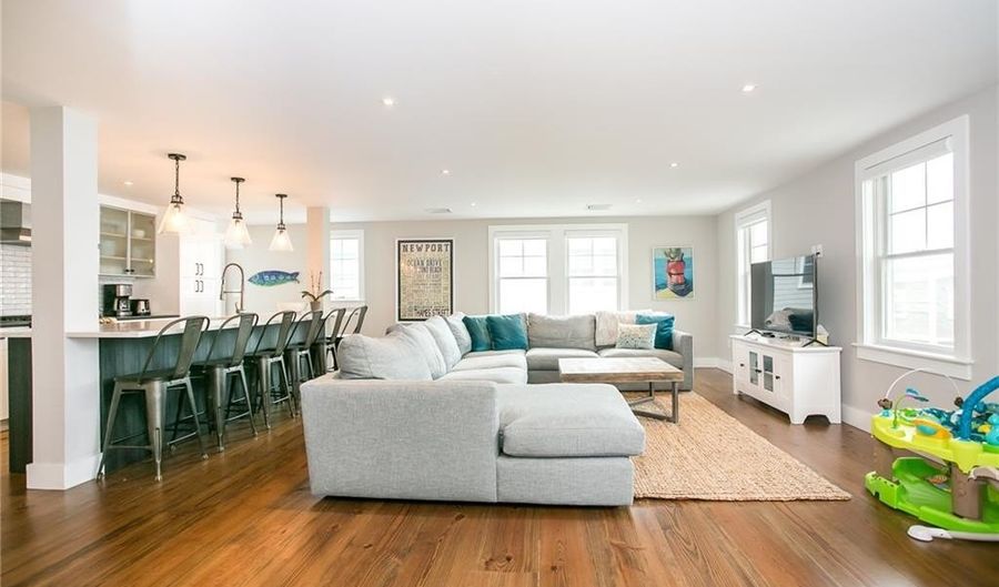 25 Dearborn St 2, Newport, RI 02840 - 4 Beds, 3 Bath