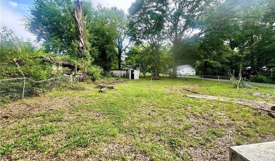 621 3rd Ave SE, Aliceville, AL 35442 - 2 Beds, 1 Bath