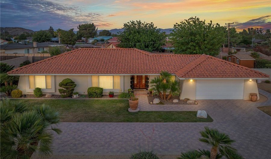 14231 Tawya, Apple Valley, CA 92307 - 3 Beds, 2 Bath