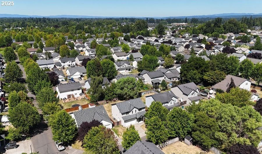 808 NW 11TH Pl, Battle Ground, WA 98604 - 4 Beds, 3 Bath