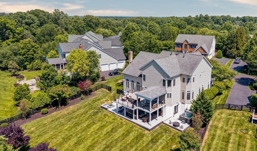 24168 SPRING MEADOW Cir, Aldie, VA 20105 - 4 Beds, 5 Bath