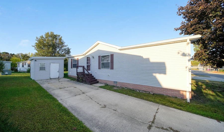 301 Ohio River Dr Lot 52, Adrian, MI 49221 - 3 Beds, 2 Bath